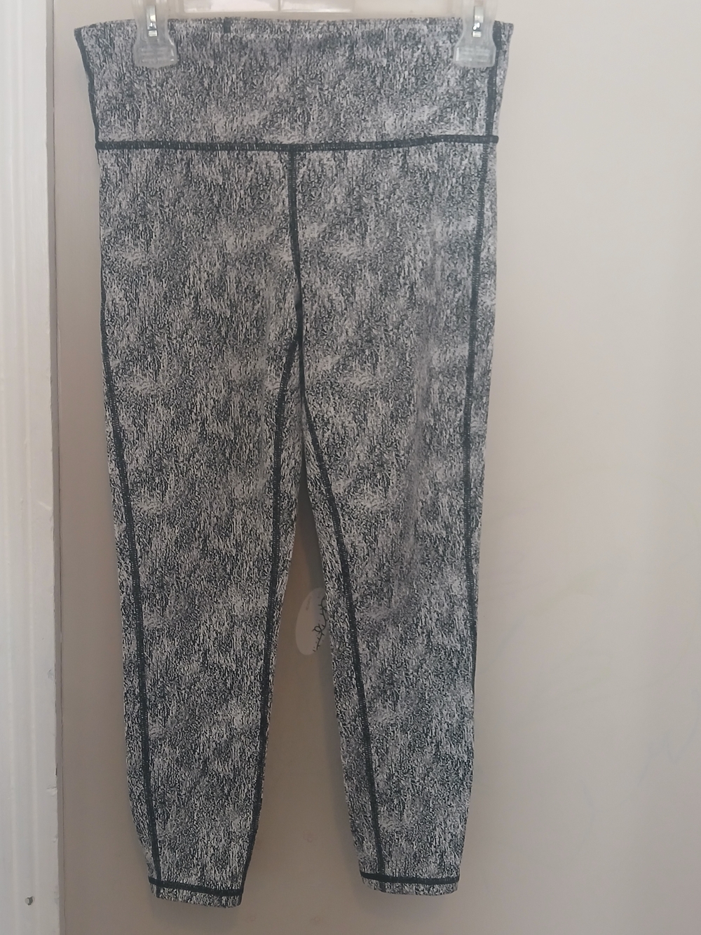 GAP Fit Black and White Printed Leggings
